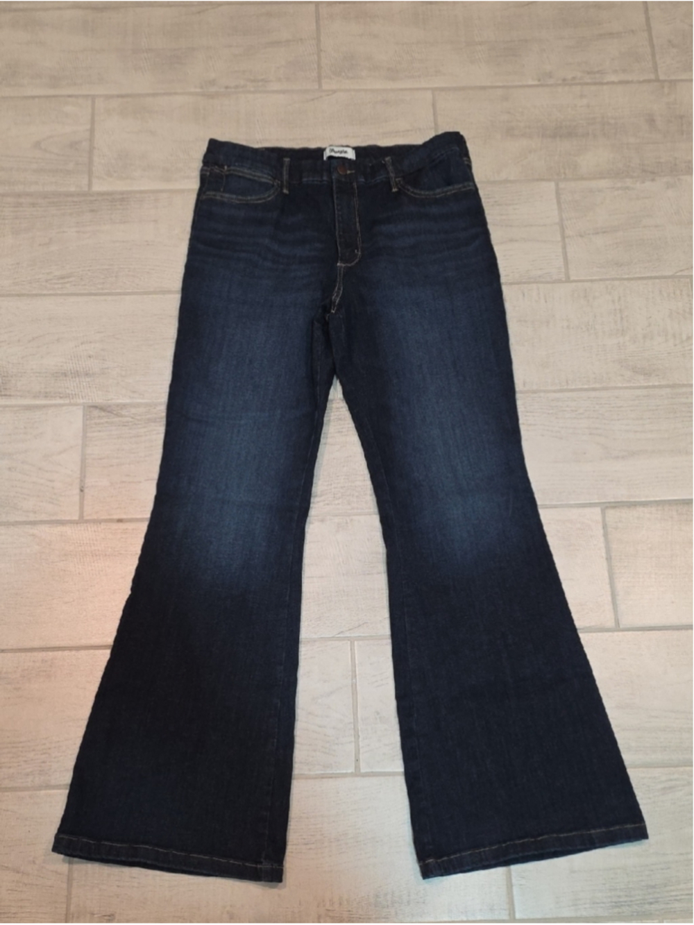 Wrangler Bespoke Flare High Rise Women's Size 33x34 Dark Wash Stretch